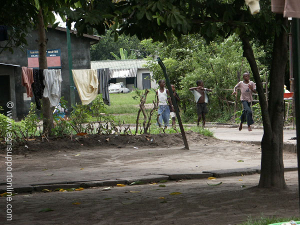 2003_kids_in_rural_area_congo_1