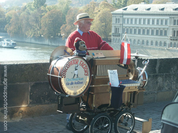 2003_prague_people_czech_republic_3