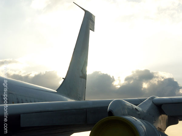 2004_airplane_ben_gurion_air_port_1