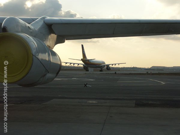 2004_airplane_ben_gurion_air_port_2