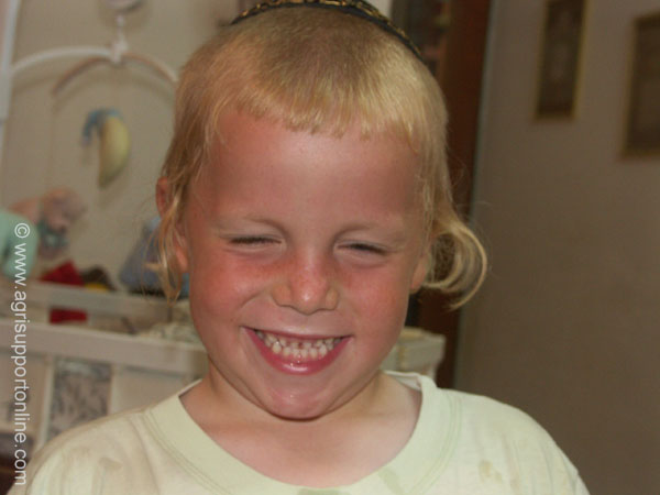 2004_kid_smil_israel